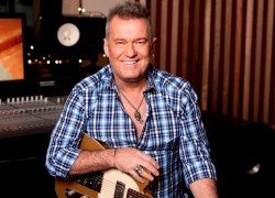 Image of Jimmy Barnes & Frontier Touring in association with Premier Artists and a day on the green